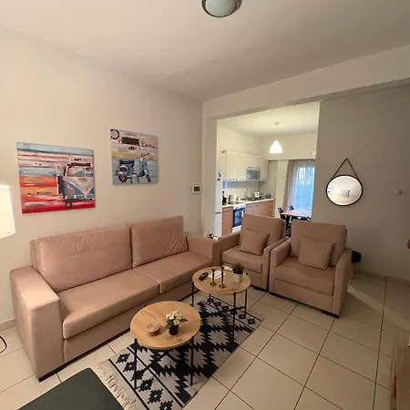 Athina'S Apartment-2